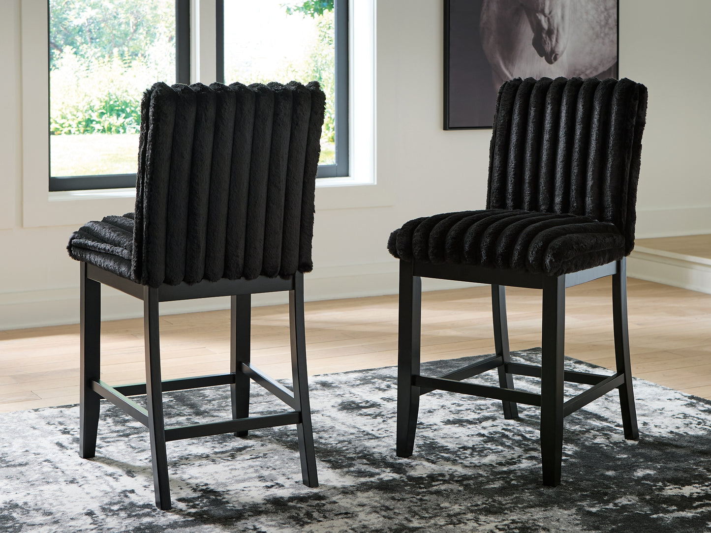 Mervannie Upholstered Barstool (2/CN)